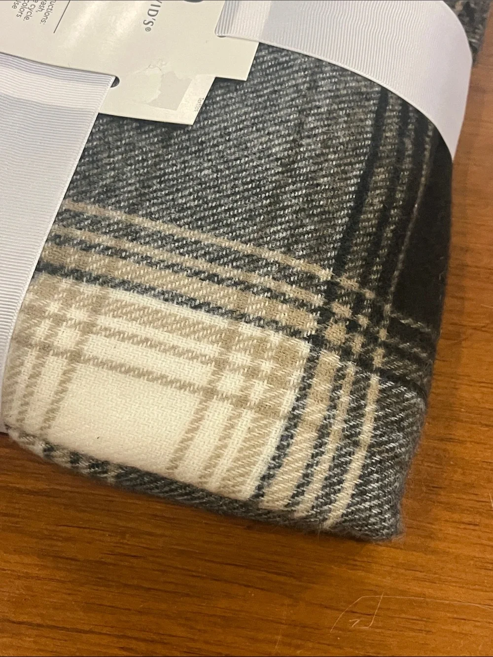 D&D Darsee & David’s Plaid Throw Blanket 50”x60” Polyester cream black tan new